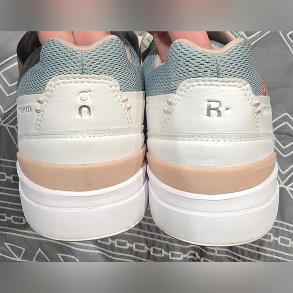 On Womens THE ROGER Advantage Shoes Size 8 - Picture 3 of 7